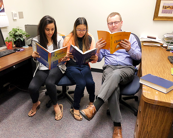 SCCO students reading with professor