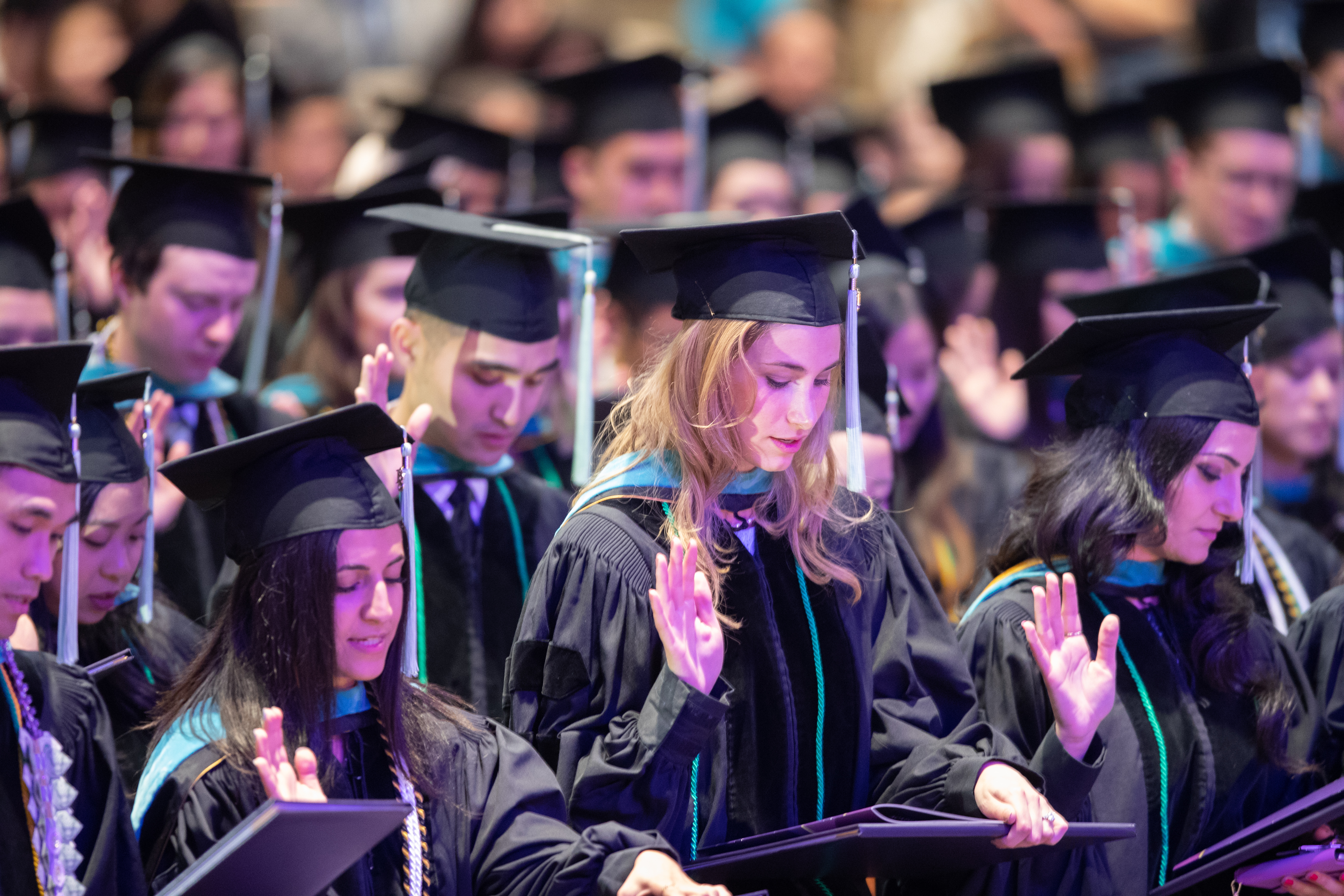 Graduates reciting oath 
